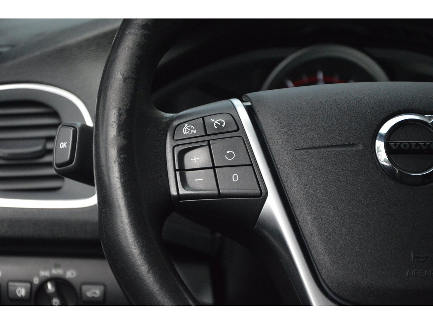 Volvo V40 Cross Country T3 Geartronic | Camera | Trekhaak 1500 kg | Standkachel | Volvo On Call | Stoelverwarming |