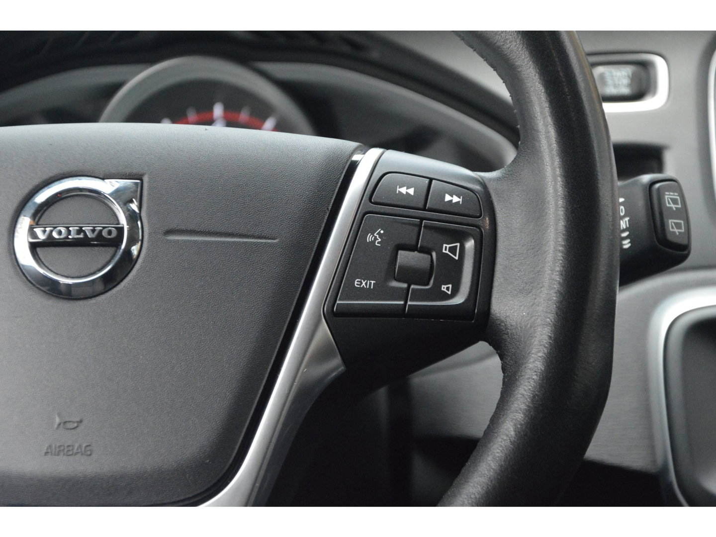 Volvo V40 Cross Country T3 Geartronic | Camera | Trekhaak 1500 kg | Standkachel | Volvo On Call | Stoelverwarming |