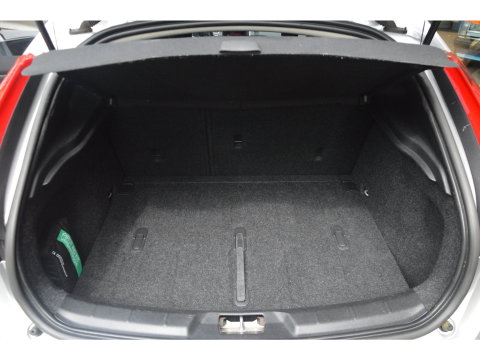 Volvo V40 Cross Country T3 Geartronic | Camera | Trekhaak 1500 kg | Standkachel | Volvo On Call | Stoelverwarming |
