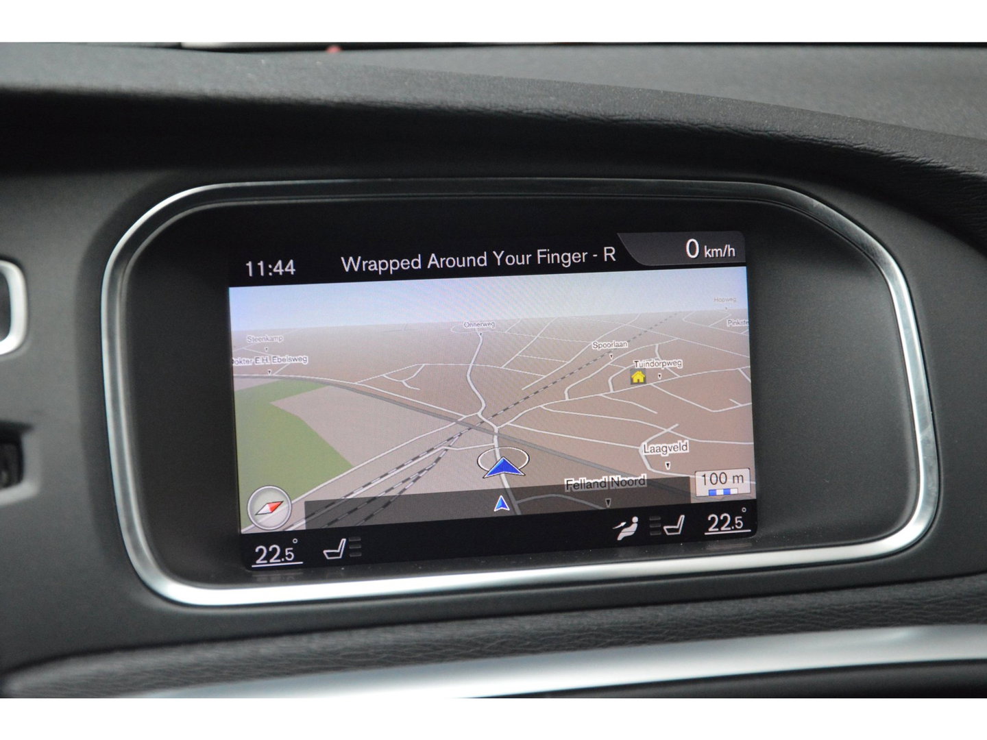 Volvo V40 Cross Country T3 Geartronic | Camera | Trekhaak 1500 kg | Standkachel | Volvo On Call | Stoelverwarming |