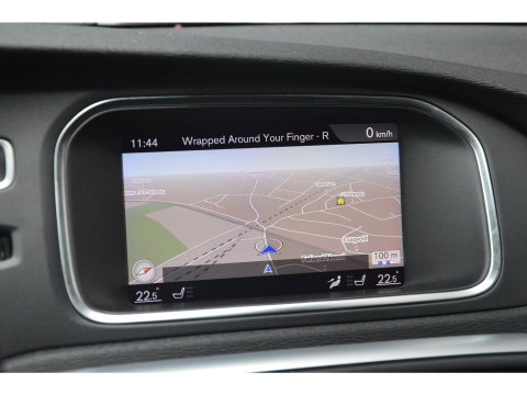 Volvo V40 Cross Country T3 Geartronic | Camera | Trekhaak 1500 kg | Standkachel | Volvo On Call | Stoelverwarming |