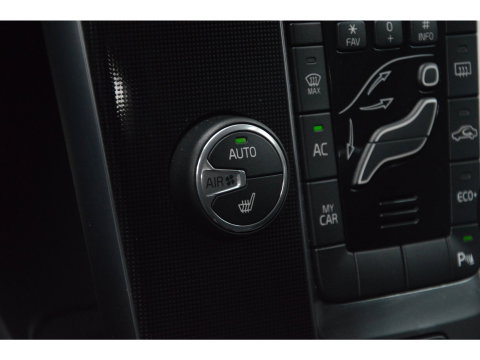 Volvo V40 Cross Country T3 Geartronic | Camera | Trekhaak 1500 kg | Standkachel | Volvo On Call | Stoelverwarming |