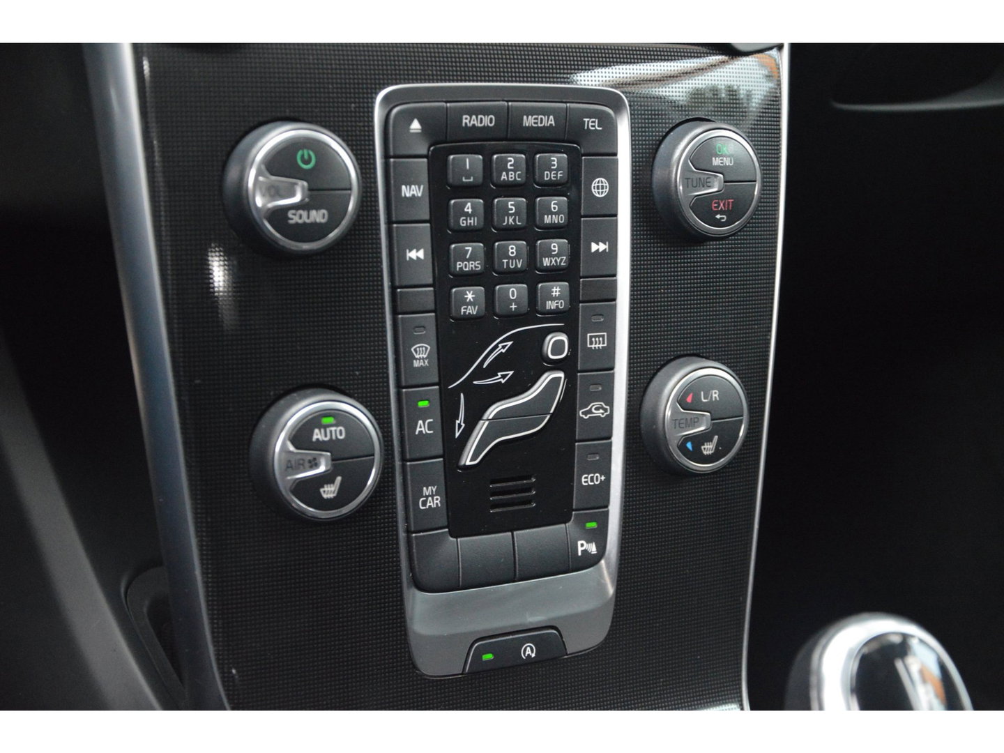Volvo V40 Cross Country T3 Geartronic | Camera | Trekhaak 1500 kg | Standkachel | Volvo On Call | Stoelverwarming |