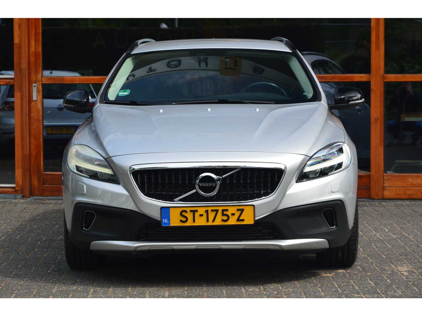 Volvo V40 Cross Country T3 Geartronic | Camera | Trekhaak 1500 kg | Standkachel | Volvo On Call | Stoelverwarming |