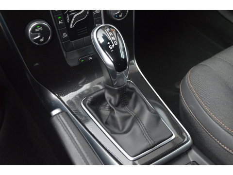 Volvo V40 Cross Country T3 Geartronic | Camera | Trekhaak 1500 kg | Standkachel | Volvo On Call | Stoelverwarming |