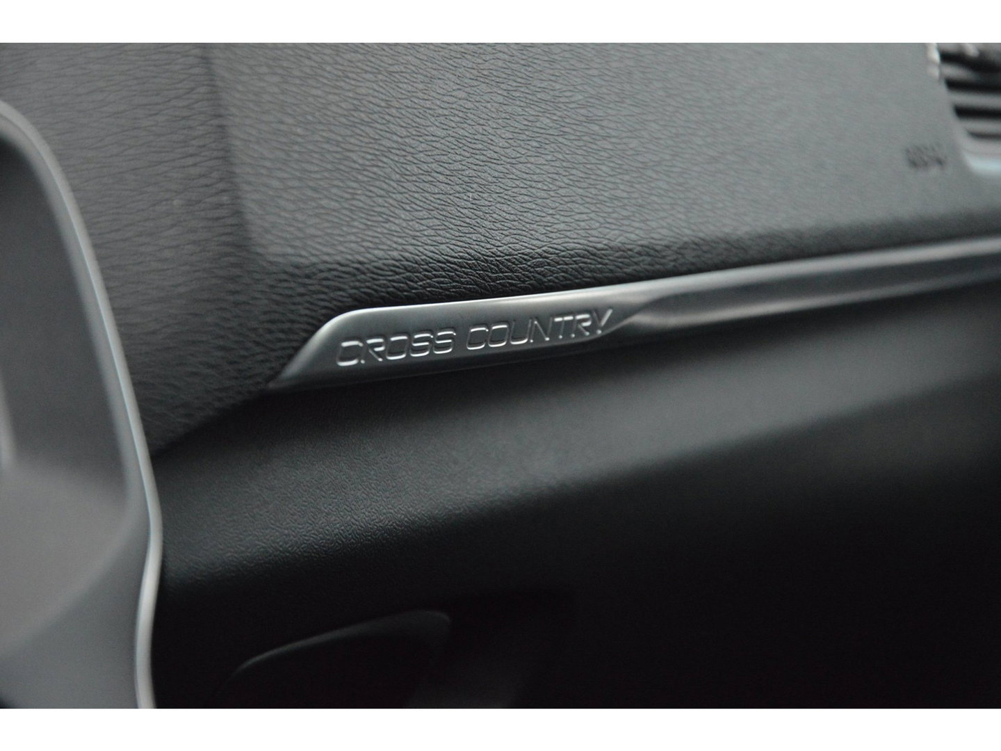 Volvo V40 Cross Country T3 Geartronic | Camera | Trekhaak 1500 kg | Standkachel | Volvo On Call | Stoelverwarming |