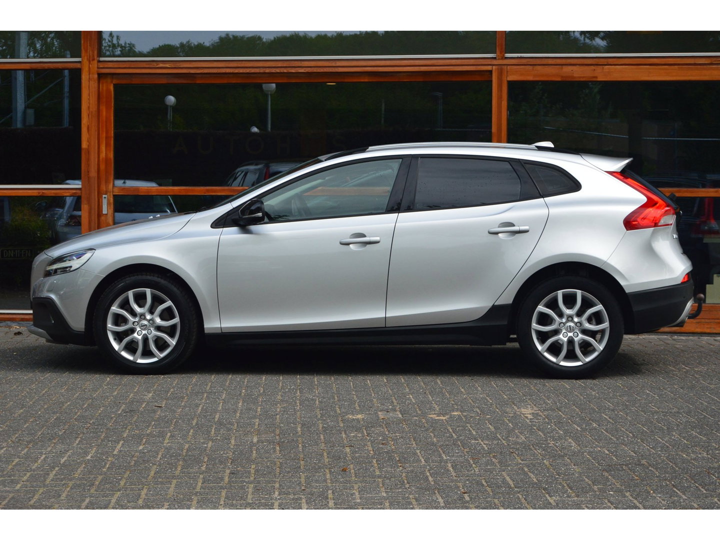 Volvo V40 Cross Country T3 Geartronic | Camera | Trekhaak 1500 kg | Standkachel | Volvo On Call | Stoelverwarming |