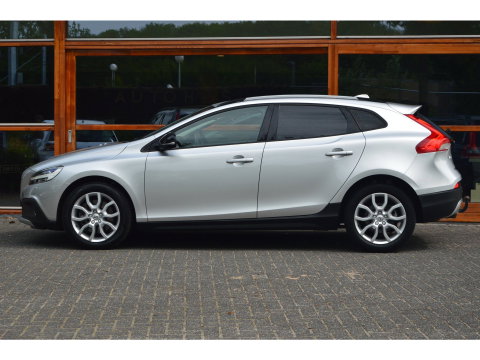 Volvo V40 Cross Country T3 Geartronic | Camera | Trekhaak 1500 kg | Standkachel | Volvo On Call | Stoelverwarming |
