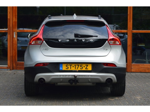 Volvo V40 Cross Country T3 Geartronic | Camera | Trekhaak 1500 kg | Standkachel | Volvo On Call | Stoelverwarming |
