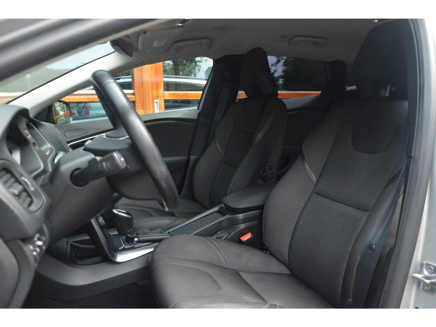 Volvo V40 Cross Country T3 Geartronic | Camera | Trekhaak 1500 kg | Standkachel | Volvo On Call | Stoelverwarming |