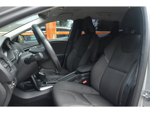 Volvo V40 Cross Country T3 Geartronic | Camera | Trekhaak 1500 kg | Standkachel | Volvo On Call | Stoelverwarming |
