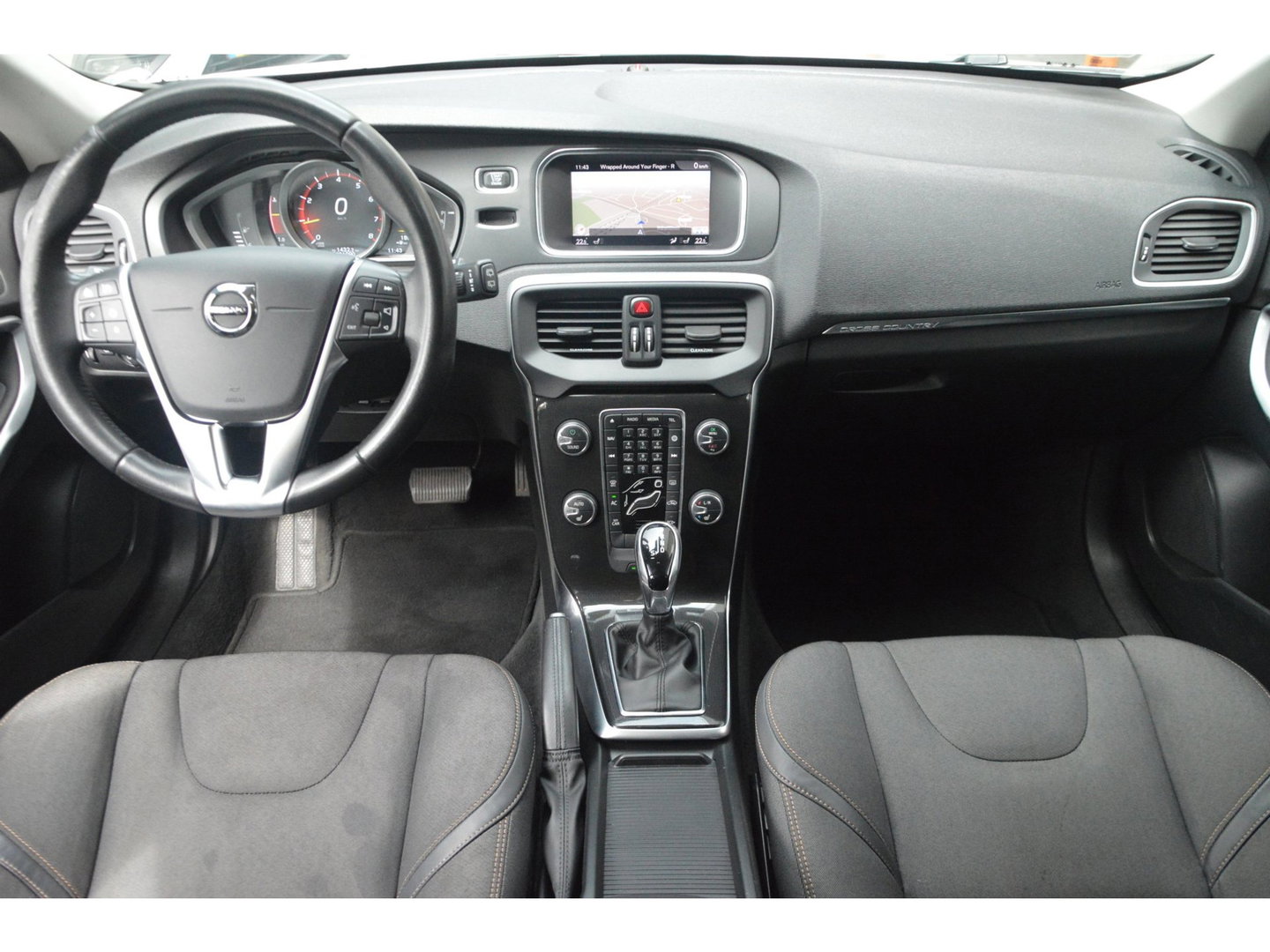 Volvo V40 Cross Country T3 Geartronic | Camera | Trekhaak 1500 kg | Standkachel | Volvo On Call | Stoelverwarming |