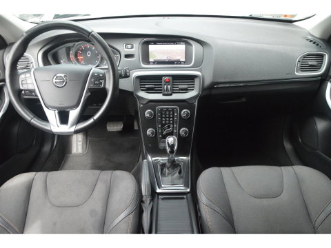Volvo V40 Cross Country T3 Geartronic | Camera | Trekhaak 1500 kg | Standkachel | Volvo On Call | Stoelverwarming |
