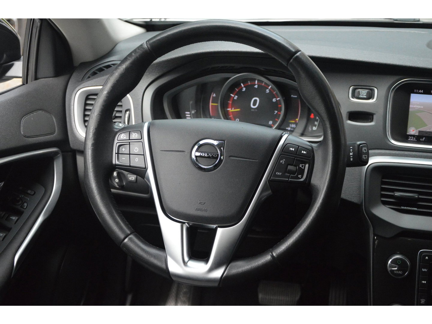 Volvo V40 Cross Country T3 Geartronic | Camera | Trekhaak 1500 kg | Standkachel | Volvo On Call | Stoelverwarming |