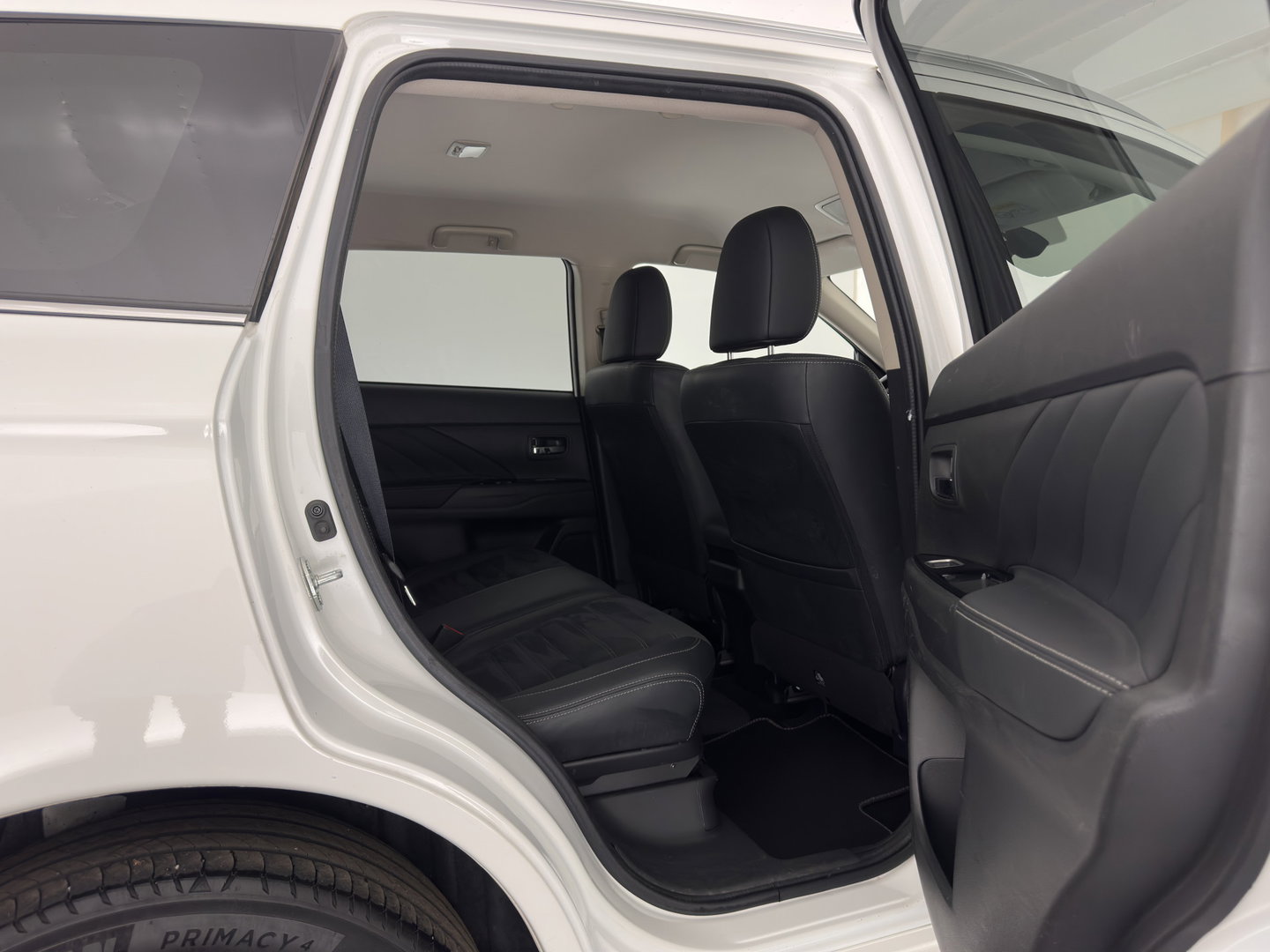 Mitsubishi Outlander 2.0 PHEV Executive Edition AWD (Plug-In) (INCL-BTW)  Aut. *LEATHER-MICROFIBRE | NAVI-FULLMAP | KEYLESS | HEATED-COMFORTSEATS | ECC | SHIFTPADDLES | PDC | CRUISE | PRIVACY-GLASS | TOWBAR | 18''ALU*