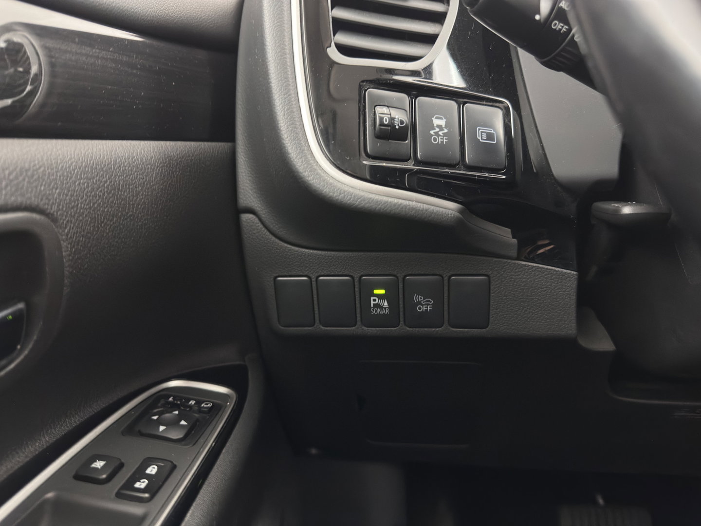 Mitsubishi Outlander 2.0 PHEV Executive Edition AWD (Plug-In) (INCL-BTW)  Aut. *LEATHER-MICROFIBRE | NAVI-FULLMAP | KEYLESS | HEATED-COMFORTSEATS | ECC | SHIFTPADDLES | PDC | CRUISE | PRIVACY-GLASS | TOWBAR | 18''ALU*