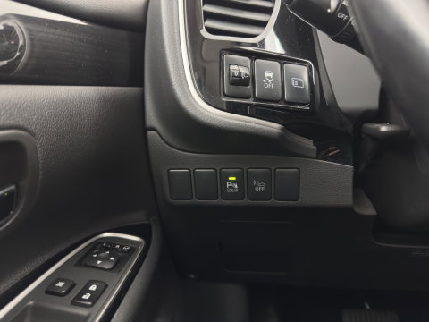 Mitsubishi Outlander 2.0 PHEV Executive Edition AWD (Plug-In) (INCL-BTW)  Aut. *LEATHER-MICROFIBRE | NAVI-FULLMAP | KEYLESS | HEATED-COMFORTSEATS | ECC | SHIFTPADDLES | PDC | CRUISE | PRIVACY-GLASS | TOWBAR | 18''ALU*