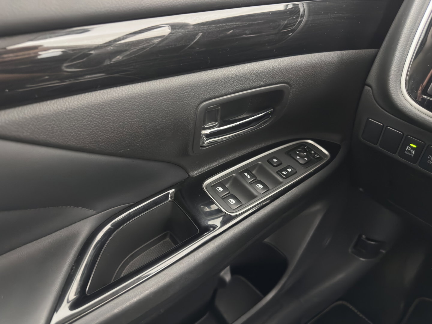 Mitsubishi Outlander 2.0 PHEV Executive Edition AWD (Plug-In) (INCL-BTW)  Aut. *LEATHER-MICROFIBRE | NAVI-FULLMAP | KEYLESS | HEATED-COMFORTSEATS | ECC | SHIFTPADDLES | PDC | CRUISE | PRIVACY-GLASS | TOWBAR | 18''ALU*