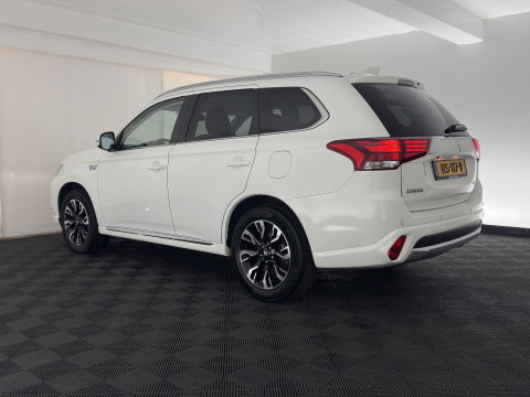 Mitsubishi Outlander 2.0 PHEV Executive Edition AWD (Plug-In) (INCL-BTW)  Aut. *LEATHER-MICROFIBRE | NAVI-FULLMAP | KEYLESS | HEATED-COMFORTSEATS | ECC | SHIFTPADDLES | PDC | CRUISE | PRIVACY-GLASS | TOWBAR | 18''ALU*