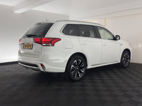 Mitsubishi Outlander 2.0 PHEV Executive Edition AWD (Plug-In) (INCL-BTW)  Aut. *LEATHER-MICROFIBRE | NAVI-FULLMAP | KEYLESS | HEATED-COMFORTSEATS | ECC | SHIFTPADDLES | PDC | CRUISE | PRIVACY-GLASS | TOWBAR | 18''ALU*