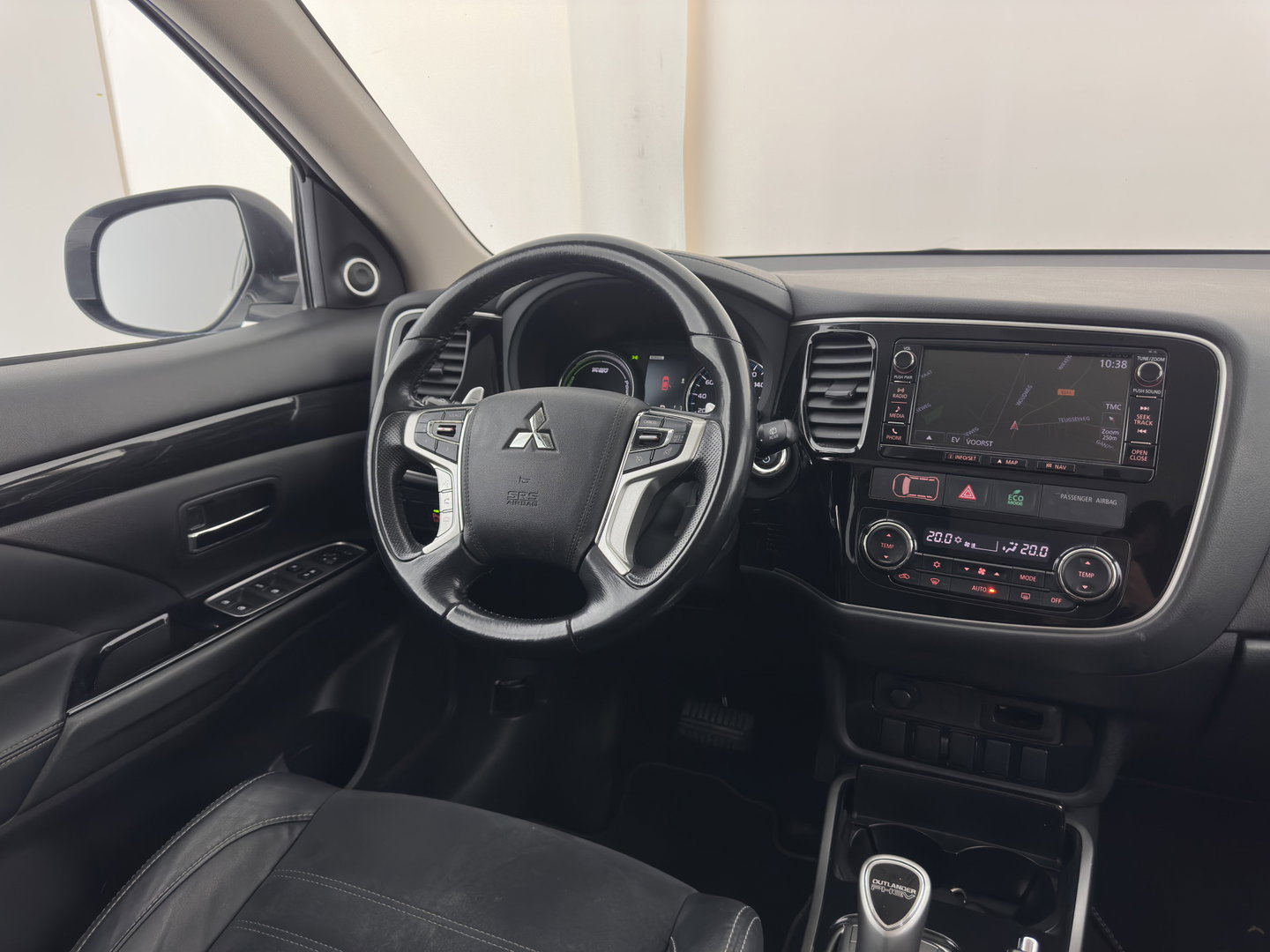 Mitsubishi Outlander 2.0 PHEV Executive Edition AWD (Plug-In) (INCL-BTW)  Aut. *LEATHER-MICROFIBRE | NAVI-FULLMAP | KEYLESS | HEATED-COMFORTSEATS | ECC | SHIFTPADDLES | PDC | CRUISE | PRIVACY-GLASS | TOWBAR | 18''ALU*