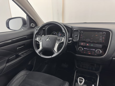 Mitsubishi Outlander 2.0 PHEV Executive Edition AWD (Plug-In) (INCL-BTW)  Aut. *LEATHER-MICROFIBRE | NAVI-FULLMAP | KEYLESS | HEATED-COMFORTSEATS | ECC | SHIFTPADDLES | PDC | CRUISE | PRIVACY-GLASS | TOWBAR | 18''ALU*