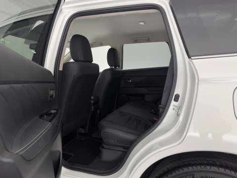 Mitsubishi Outlander 2.0 PHEV Executive Edition AWD (Plug-In) (INCL-BTW)  Aut. *LEATHER-MICROFIBRE | NAVI-FULLMAP | KEYLESS | HEATED-COMFORTSEATS | ECC | SHIFTPADDLES | PDC | CRUISE | PRIVACY-GLASS | TOWBAR | 18''ALU*