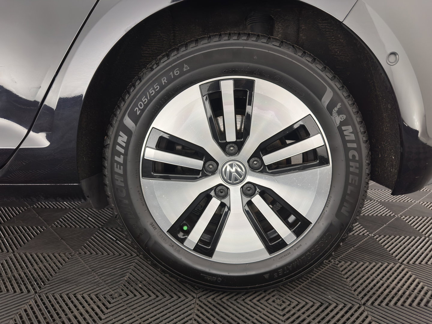 Volkswagen e-Golf e-Golf * FULL-LED | NAVI-FULLMAP | KEYLESS | AMBIENT-LIGHT | ECC |  PDC | 16''ALU*