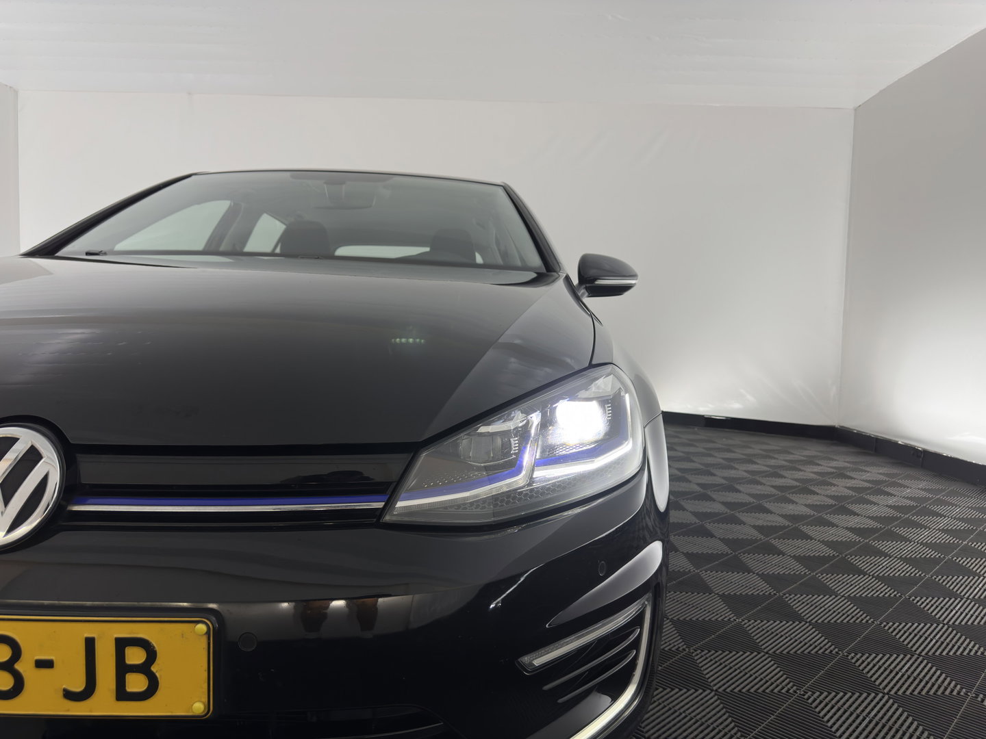 Volkswagen e-Golf e-Golf * FULL-LED | NAVI-FULLMAP | KEYLESS | AMBIENT-LIGHT | ECC |  PDC | 16''ALU*