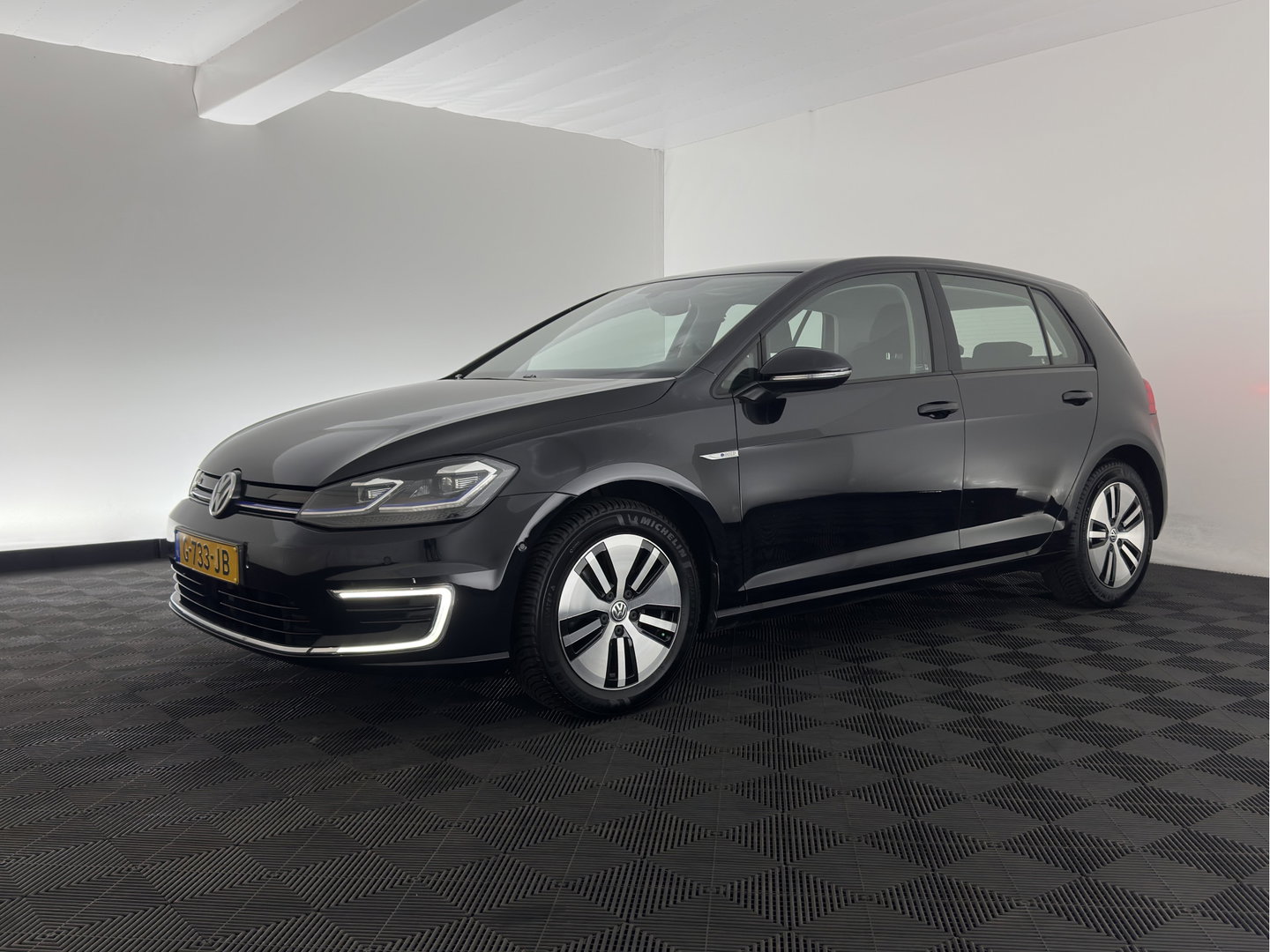 Volkswagen e-Golf e-Golf * FULL-LED | NAVI-FULLMAP | KEYLESS | AMBIENT-LIGHT | ECC |  PDC | 16''ALU*
