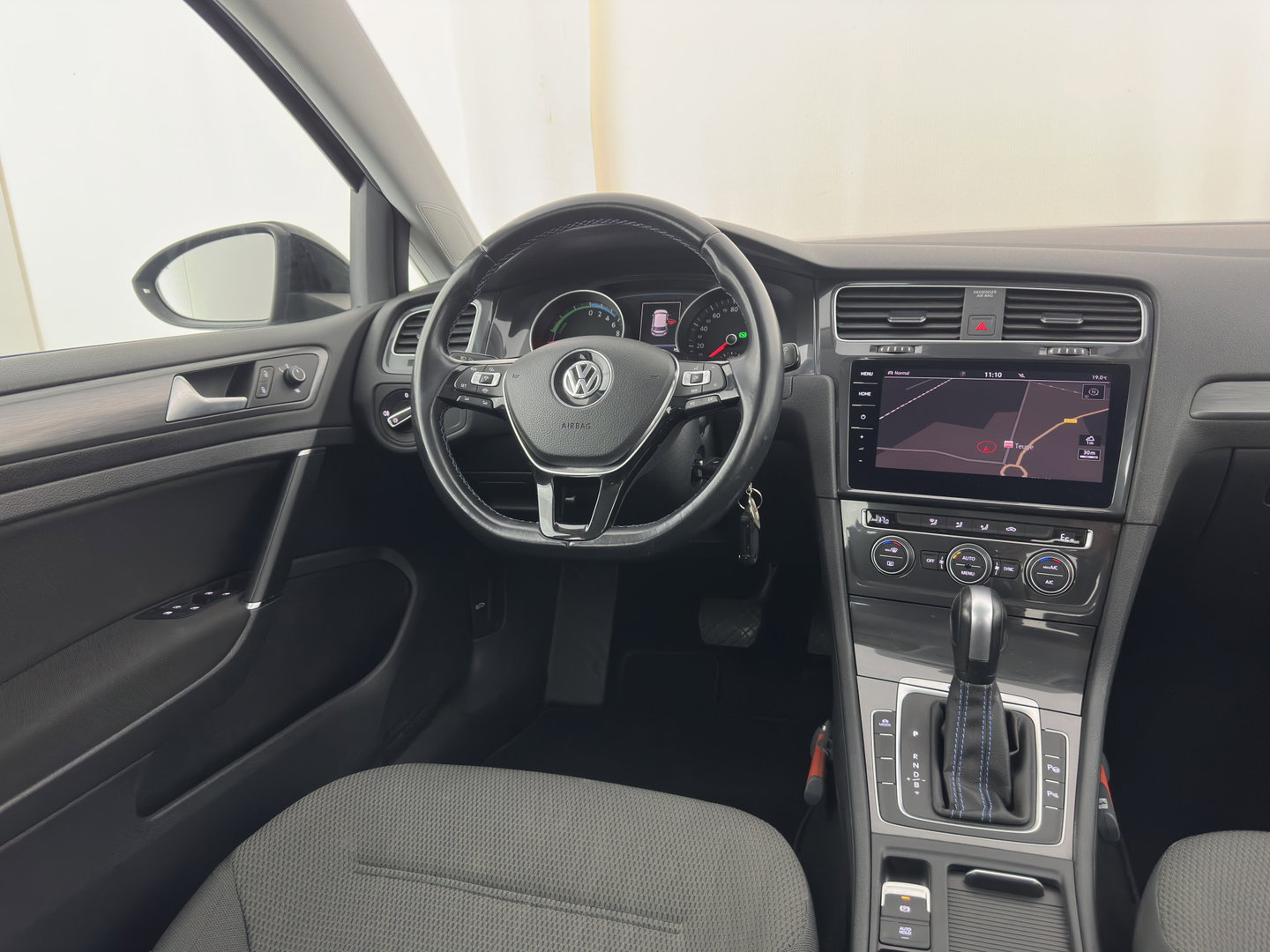 Volkswagen e-Golf e-Golf * FULL-LED | NAVI-FULLMAP | KEYLESS | AMBIENT-LIGHT | ECC |  PDC | 16''ALU*