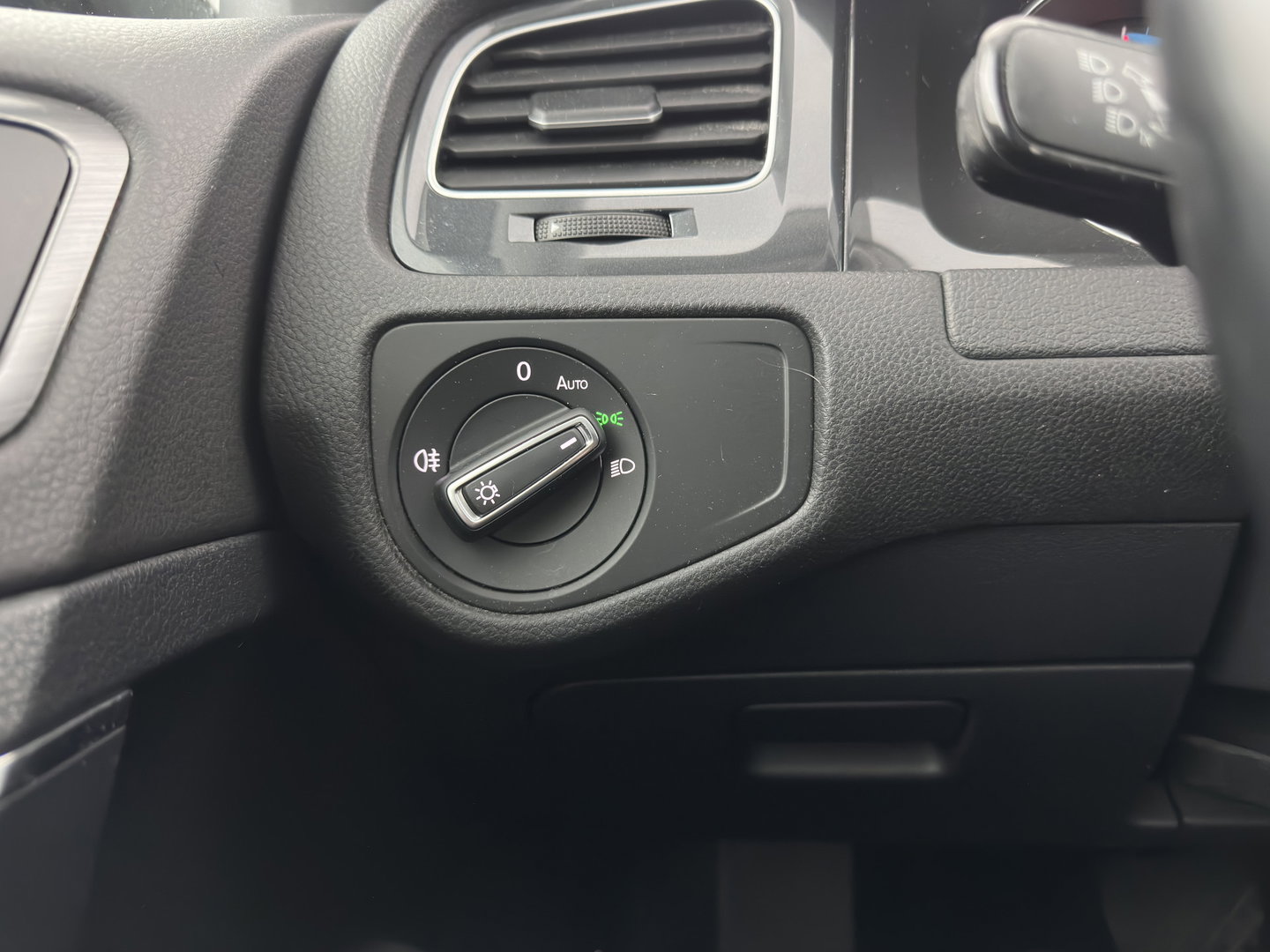 Volkswagen e-Golf e-Golf * FULL-LED | NAVI-FULLMAP | KEYLESS | AMBIENT-LIGHT | ECC |  PDC | 16''ALU*