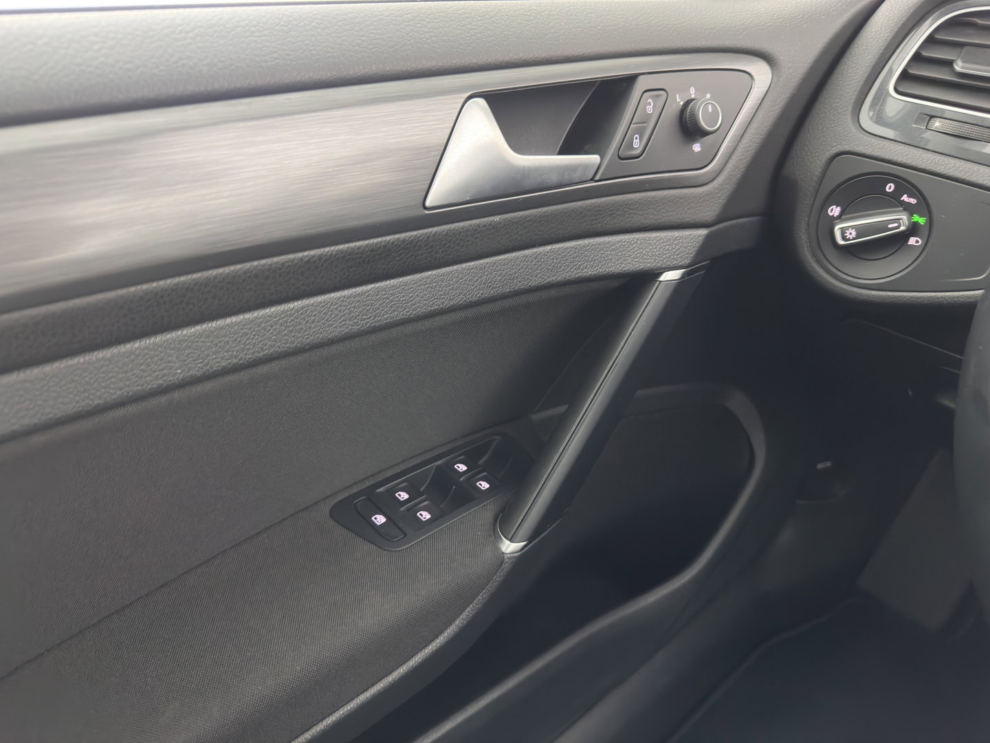Volkswagen e-Golf e-Golf * FULL-LED | NAVI-FULLMAP | KEYLESS | AMBIENT-LIGHT | ECC |  PDC | 16''ALU*