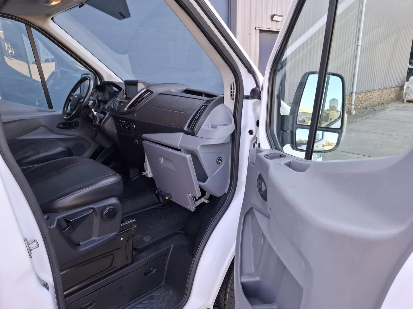 Ford Transit 350 2.0 TDCI L2H3 Trend AIRCO / CRUISE CONTROLE / L2H2 / KASTEN INRICHTING / EURO 6
