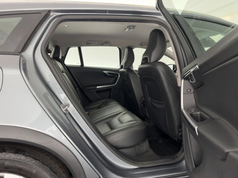 Volvo V60 Cross Country 2.0 D3 Momentum Business *LEATHER | XENON | NAVI-FULLMAP | CAMERA | TOWBAR | 178''ALU*