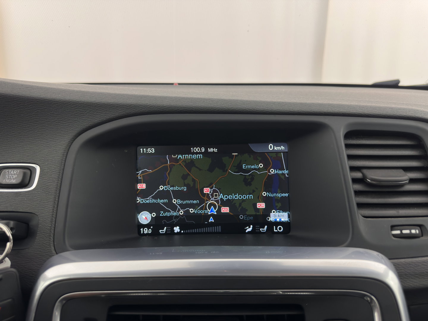 Volvo V60 Cross Country 2.0 D3 Momentum Business *LEATHER | XENON | NAVI-FULLMAP | CAMERA | TOWBAR | 178''ALU*