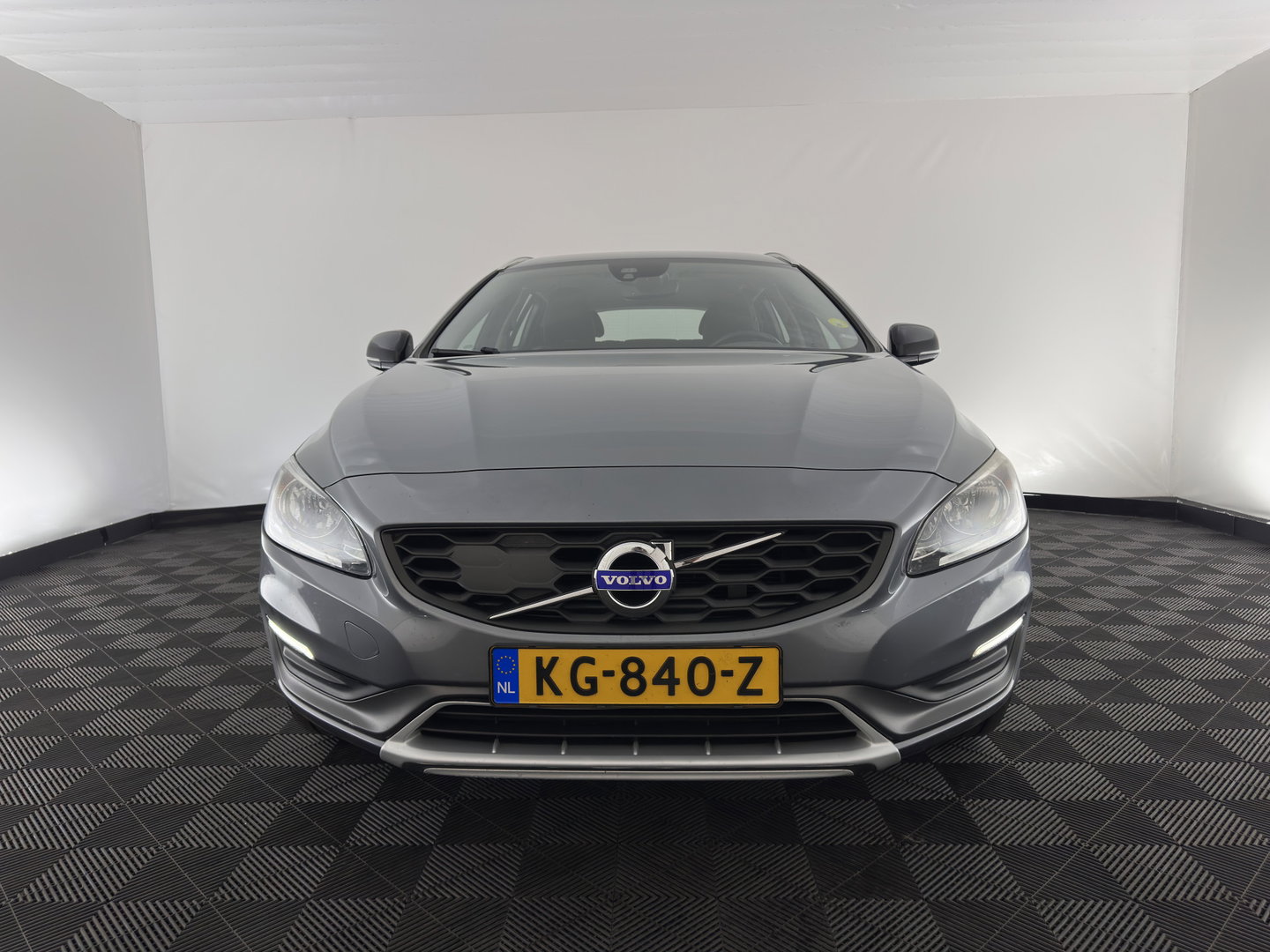 Volvo V60 Cross Country 2.0 D3 Momentum Business *LEATHER | XENON | NAVI-FULLMAP | CAMERA | TOWBAR | 178''ALU*
