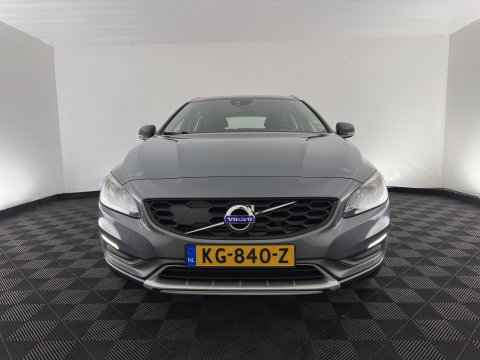 Volvo V60 Cross Country 2.0 D3 Momentum Business *LEATHER | XENON | NAVI-FULLMAP | CAMERA | TOWBAR | 178''ALU*
