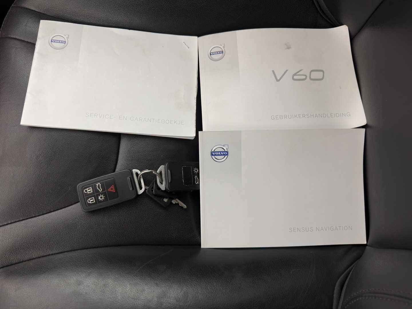 Volvo V60 Cross Country 2.0 D3 Momentum Business *LEATHER | XENON | NAVI-FULLMAP | CAMERA | TOWBAR | 178''ALU*