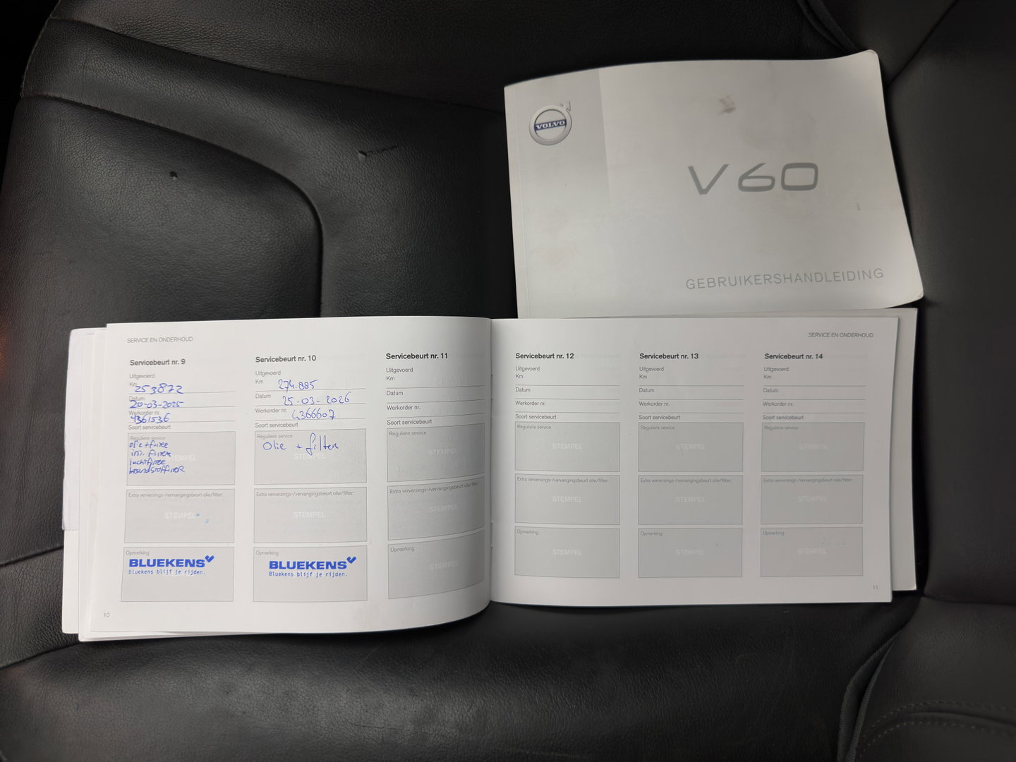 Volvo V60 Cross Country 2.0 D3 Momentum Business *LEATHER | XENON | NAVI-FULLMAP | CAMERA | TOWBAR | 178''ALU*