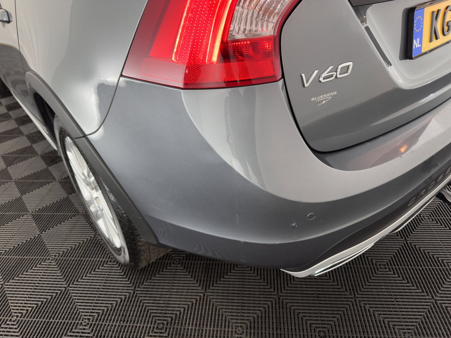 Volvo V60 Cross Country 2.0 D3 Momentum Business *LEATHER | XENON | NAVI-FULLMAP | CAMERA | TOWBAR | 178''ALU*