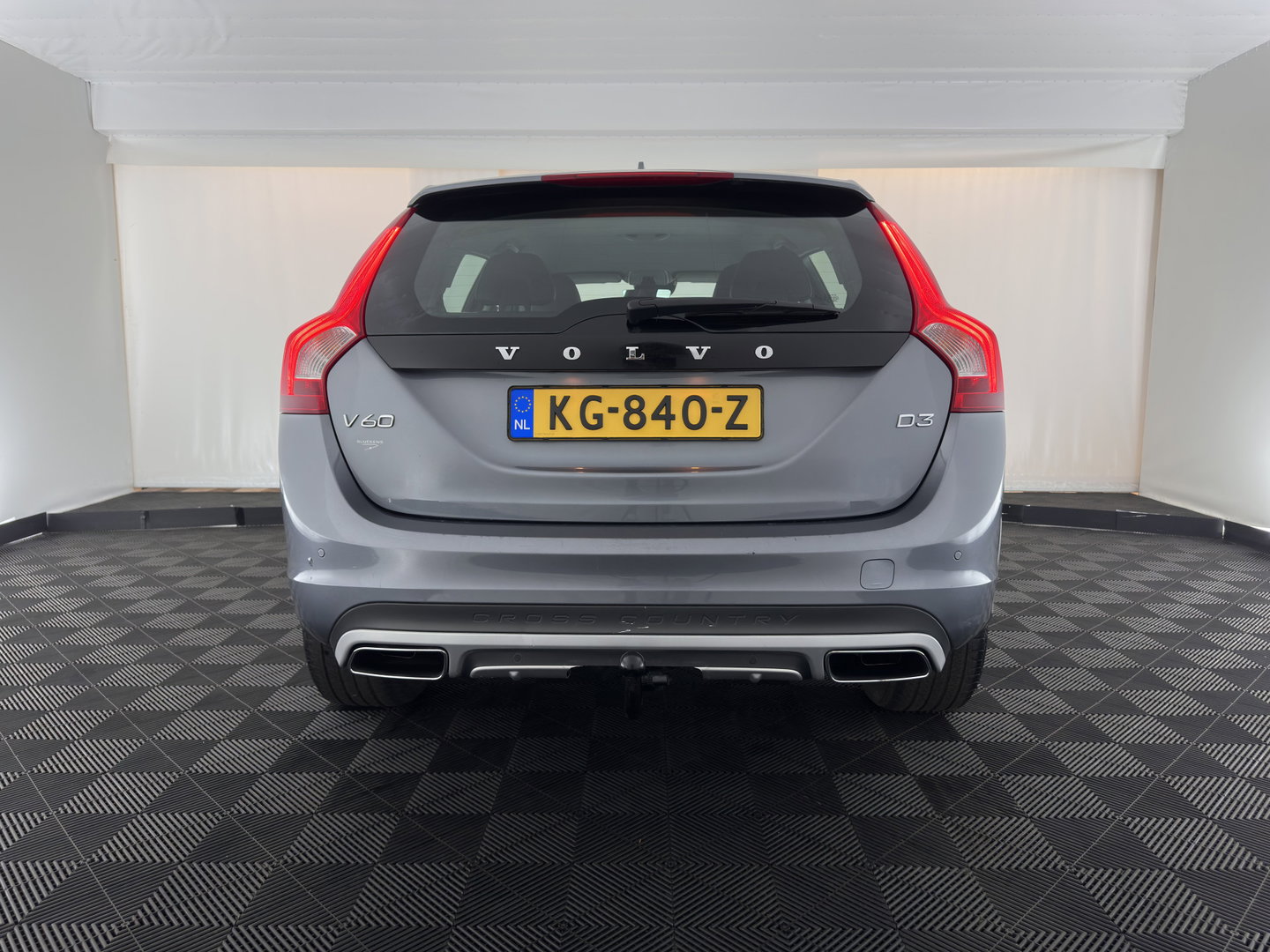 Volvo V60 Cross Country 2.0 D3 Momentum Business *LEATHER | XENON | NAVI-FULLMAP | CAMERA | TOWBAR | 178''ALU*
