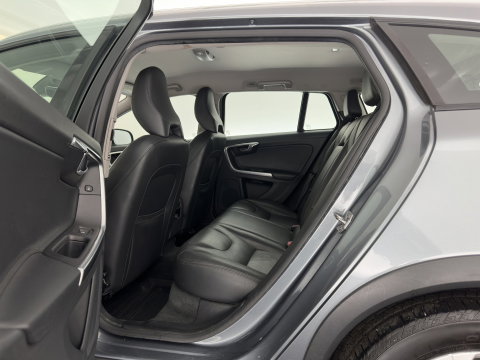 Volvo V60 Cross Country 2.0 D3 Momentum Business *LEATHER | XENON | NAVI-FULLMAP | CAMERA | TOWBAR | 178''ALU*