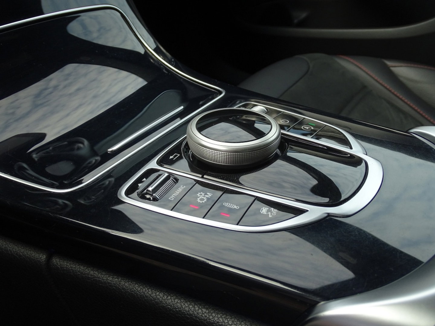 Mercedes-Benz C-Klasse Estate 450 367PK V6 AMG 4-MATIC / Burmester / Distronic / LED