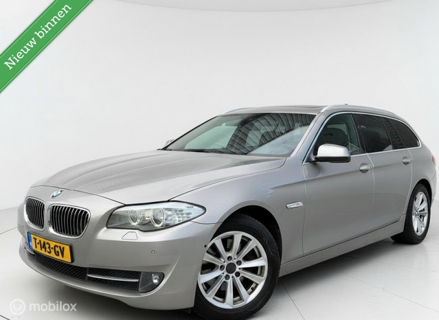 BMW 5 Serie - Touring 520i High Executive Xenon HUD 360 Camera Trekhaak Acc Vol Opties