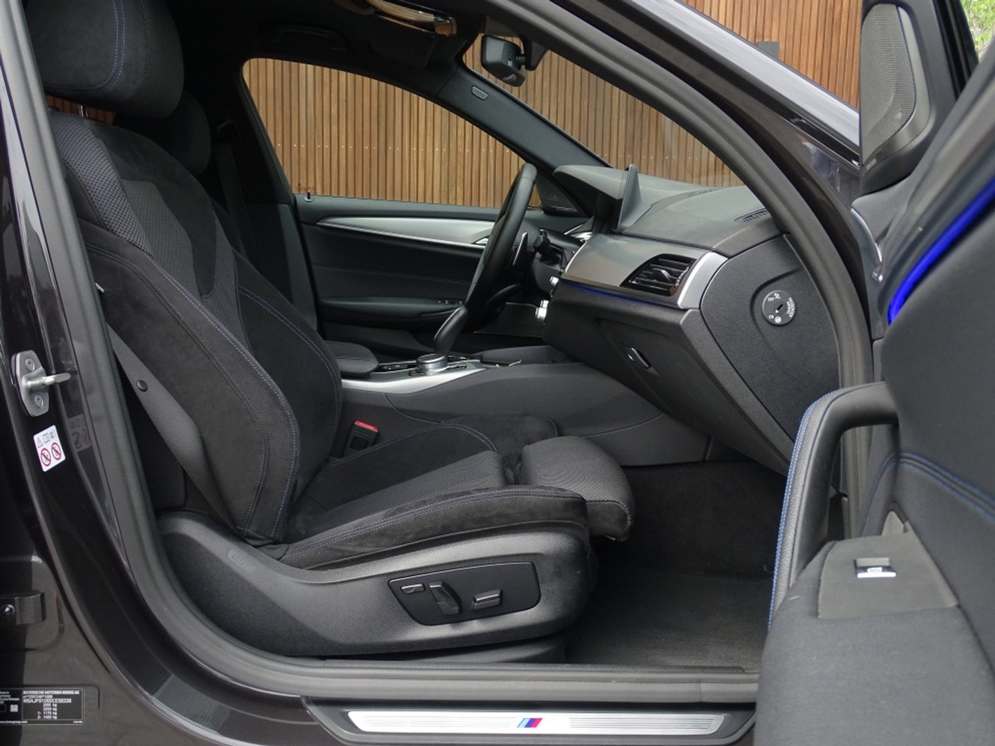 BMW 5 Serie 530e xD 292PK iPerf / H. Exe / M Individual / LED