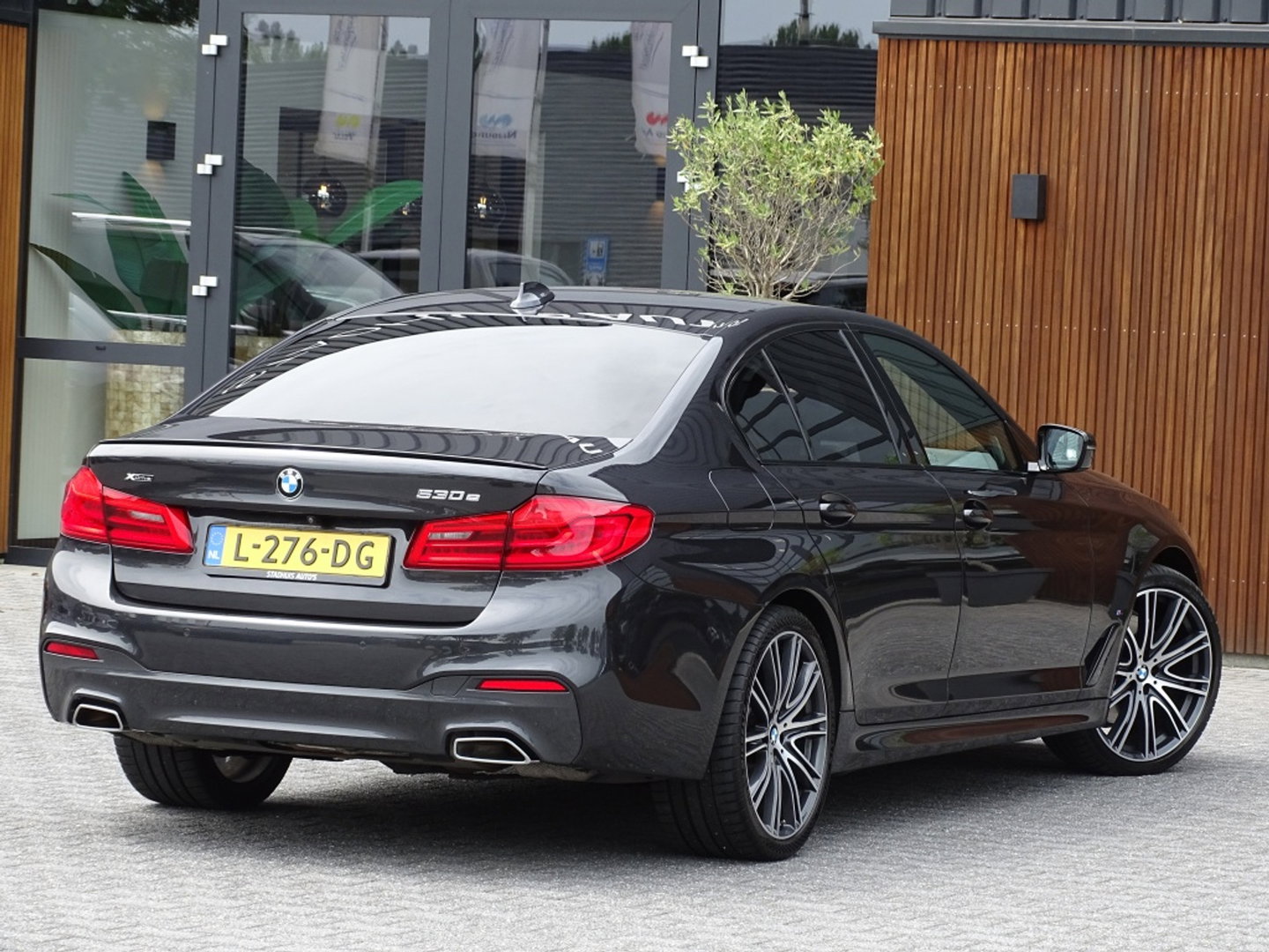 BMW 5 Serie 530e xD 292PK iPerf / H. Exe / M Individual / LED