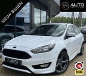Ford Focus - 1.0 ST-Line 125PK | NL AUTO | Achteruitrijcamera | Navigatie | Grote Spoiler | 18 Inch | Parkeersensoren Voor en Achter | Cruise Control | Climate Control | Voorruitverwarming | Armsteun | 2 Sleutels | Privacy Glass |