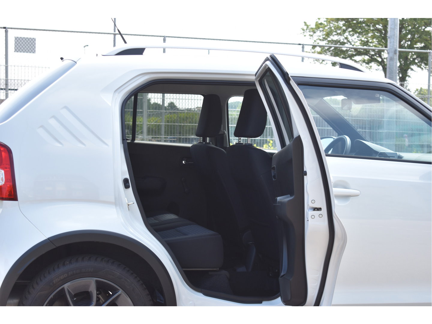Suzuki Ignis 1.2 Smart Hybrid Select | Camera | Carplay/Android | Airco | DAB | Stoelverwarming | Full LED/Xenon | LM-Velgen
