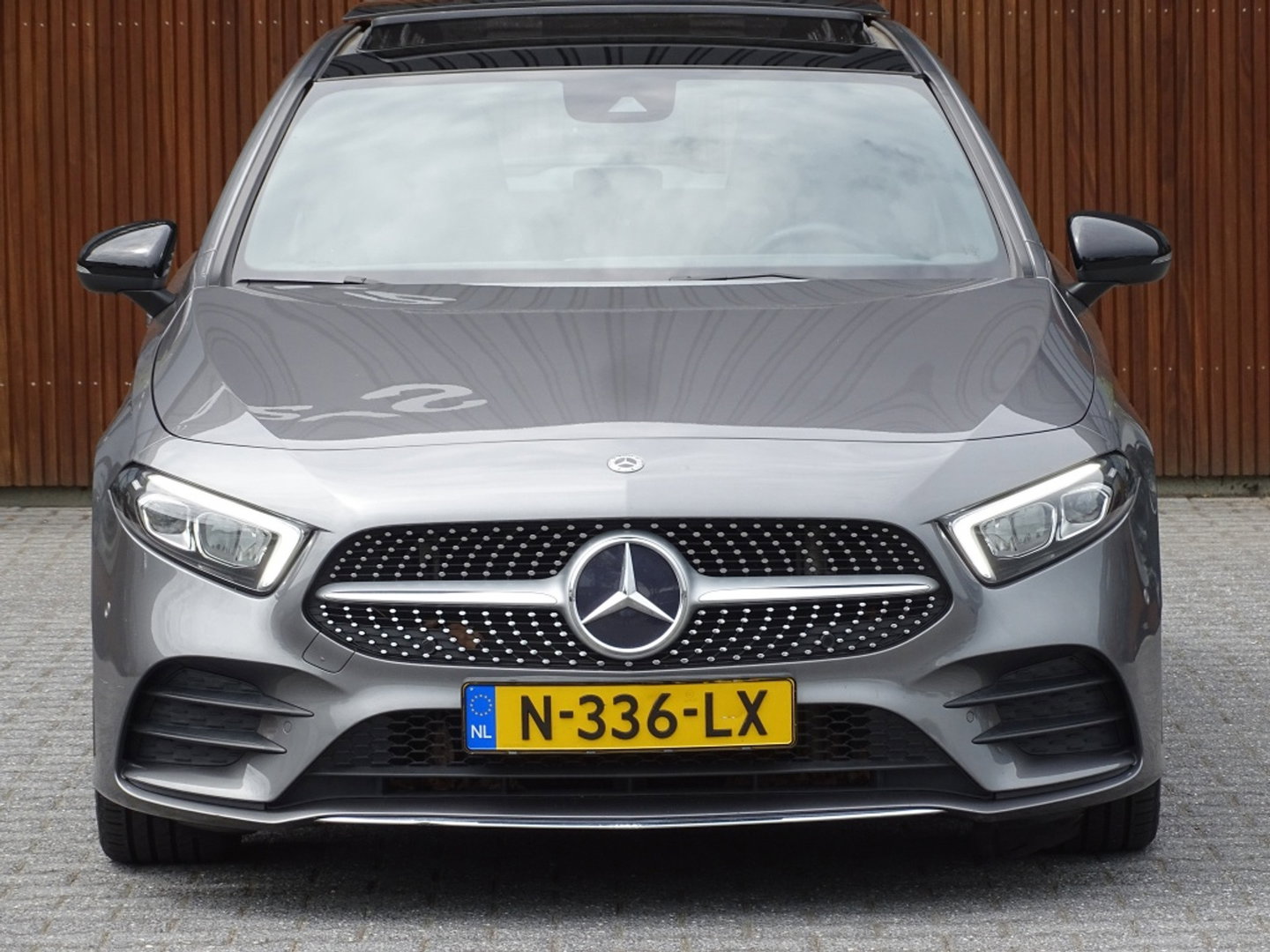 Mercedes-Benz A-Klasse 200 163PK automaat / Premium / AMG pakket / LED